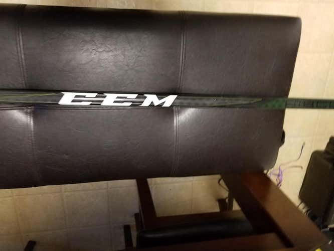 New CCM Stick Righty Toe 81 - 85 Senior