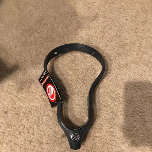 BN Maverik Metric with tags