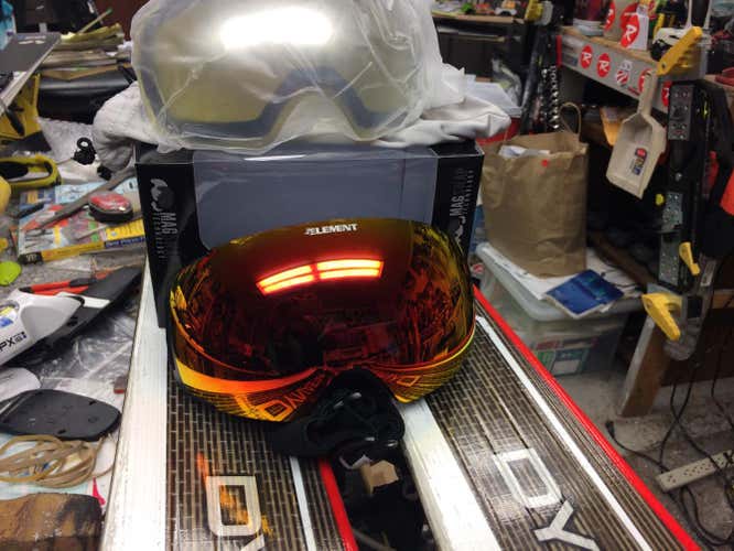New 5th Element Mag Lok Goggles With Extra Lens