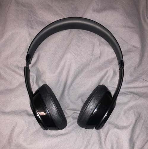 Like New Solo3 Wireless Beats