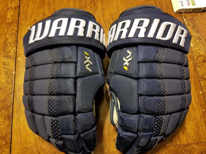 Warrior Winnipeg Jets Warrior Dynasty AX1 Gloves Senior