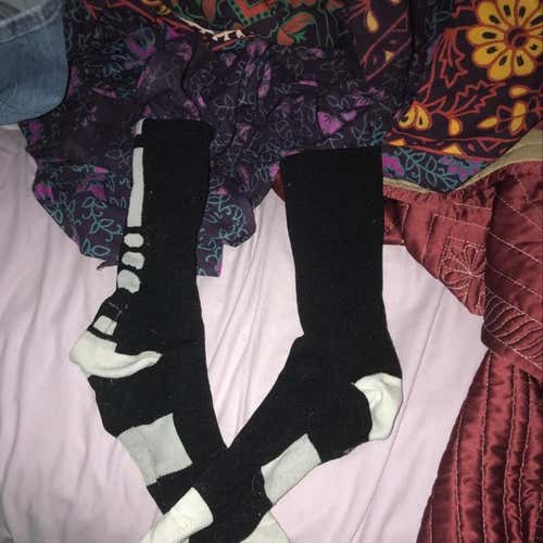 LARGE UNBRANDED ELITE SOCKS