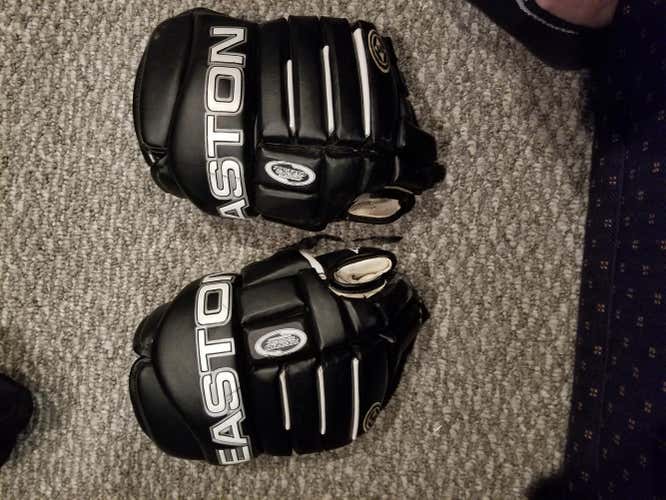 Easton Gloves Senior