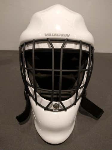 Vaughn VM 7400 Goalie Mask Senior