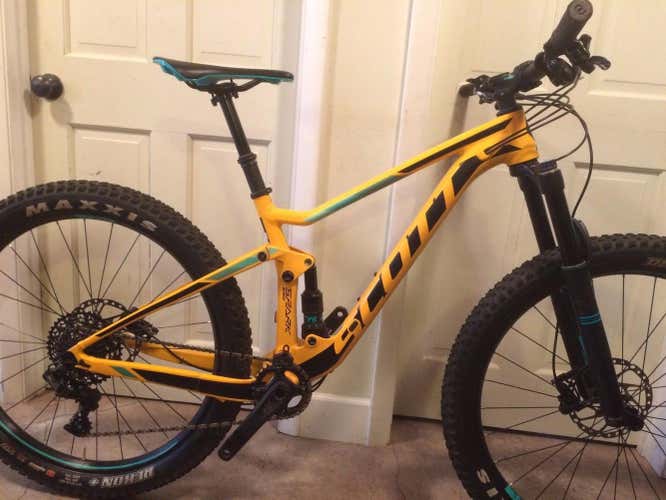 2017 Scott Spark 720 PLUS: Size Small