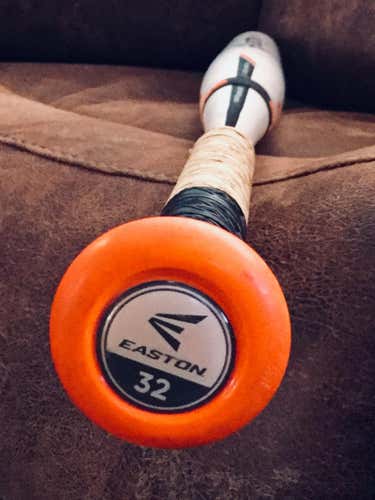 Easton Mako Bat