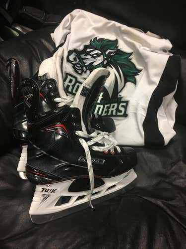 New Bauer Vapor X900 Skates Senior Size 7.5