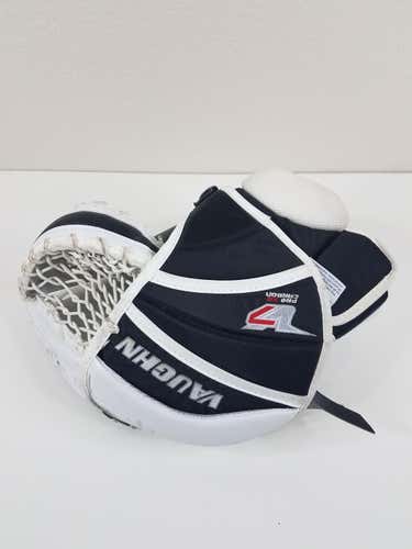 Vaughn Pro Carbon XR V7 Goalie Glove Senior Regular