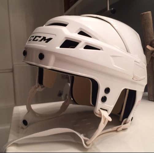CCM Vector V08 Helmet Medium White