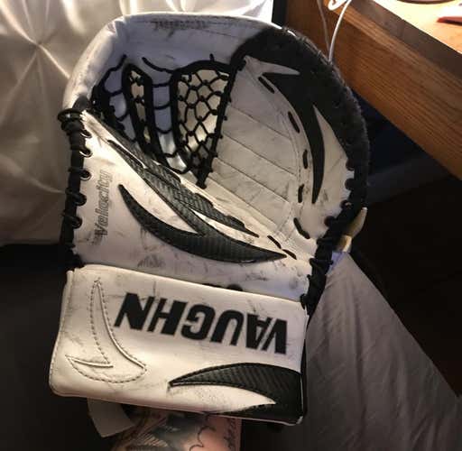 Vaughn Velocity 7207 Junior Goalie Glove