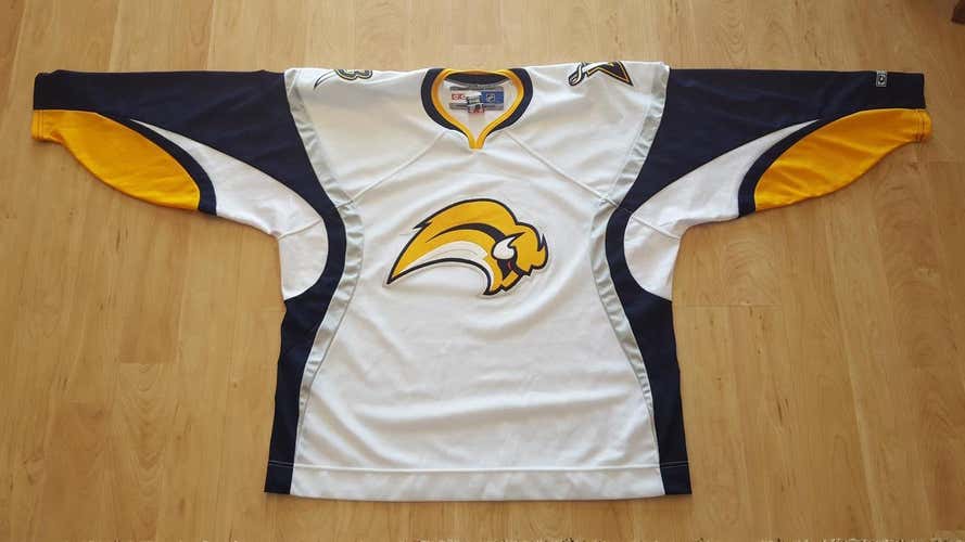 Vintage CCM Buffalo Sabres Slug Hockey Jersey Adult XL White