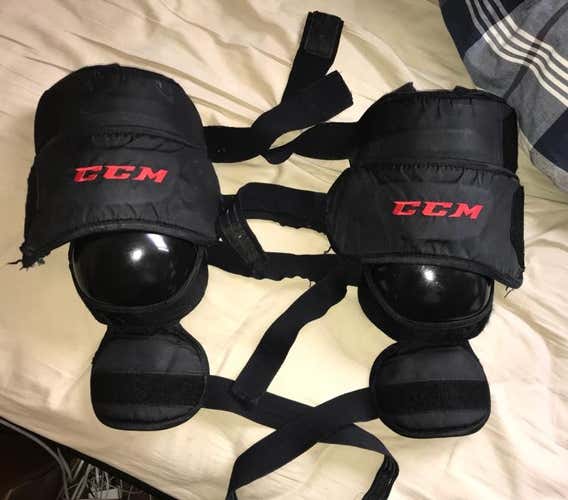 CCM Pro Goalie Knee Guards Senior (One Size Fits All)