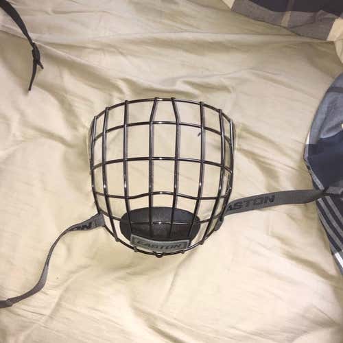Never Used Easton E700FM Cage - Senior Medium