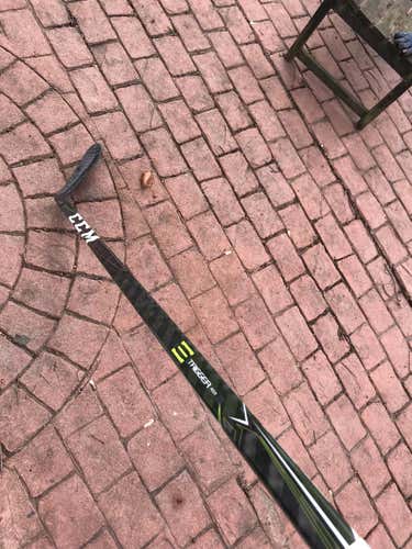 CCM RibCor Trigger Stick Righty p28 McDavid Toe 75 flex grip Senior
