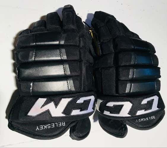Matt Beleskey’s 14” CCM 4 Roll Pro Bruins Gloves