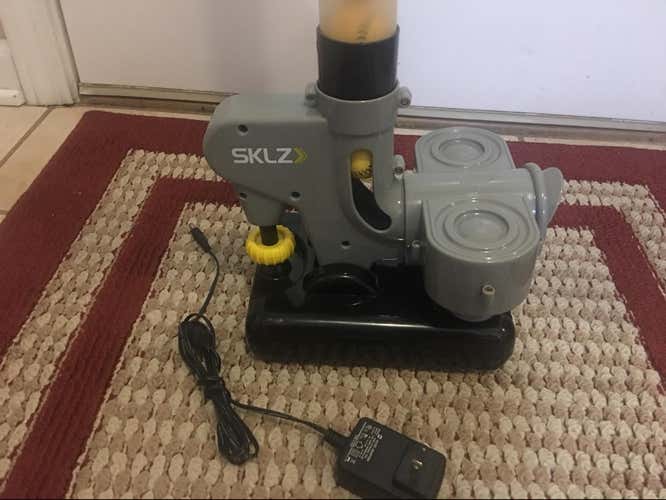 Sklz Lightning Bolt Pitching Machine
