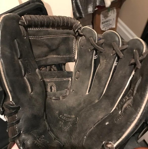 Akadema Glove