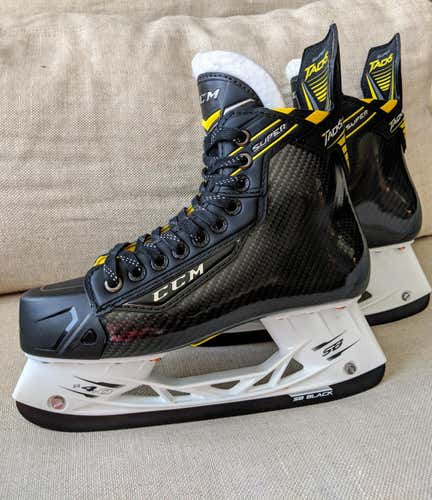 CCM SUPER TACKS SENIOR HOCKEY SKATES - SIZE 7 - BRAND NEW!