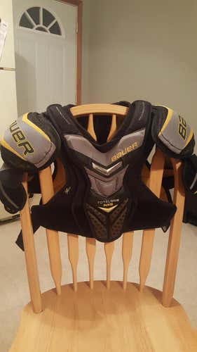 Bauer Supreme NXG Shoulder Pads