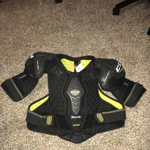 CCM 6052 Shoulder Pads Senior