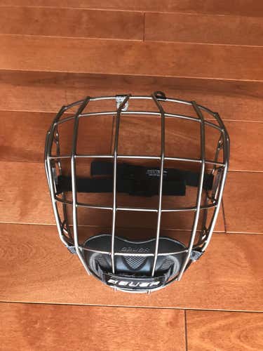 Bauer Re-Akt Titanium Cage - Medium