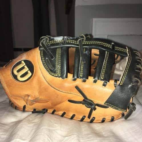 Wilson A2800 12" First Basemen Mitt