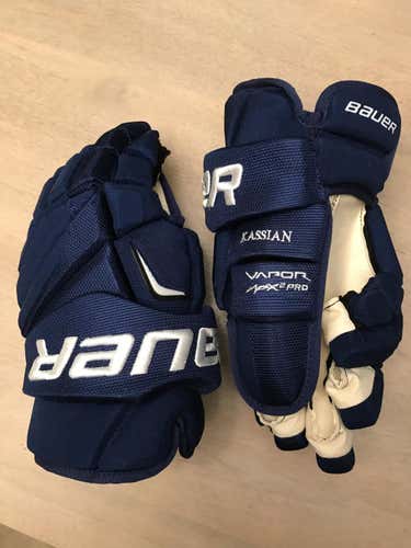 New 14” Bauer Vapor APX2 Pro Gloves - Vancouver Canucks