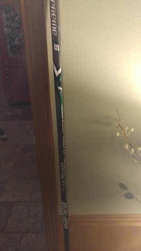 New Bauer 1s Stick Righty Heel 66 - 70 Intermediate