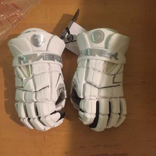 BNIB MAVERIK M4's FRESH WHITE