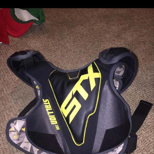 STX Stallion 100 Shoulder Pads