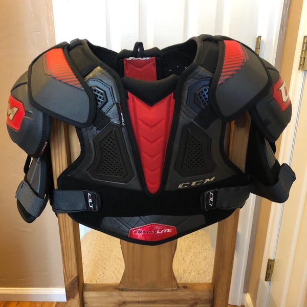 CCM QUICKLITE QLT HOCKEY SHOULDER PADS SR SIZE M (worn 6 games) retail for $120+