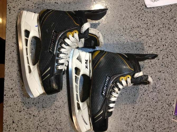 Bauer Supreme One.8 Junior Ice Skates Sz 3