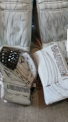 Vaughn Velocity V6 2000 Pro Goalie Glove & Blocker Regular