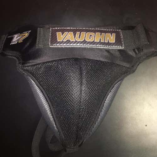 Vaughn V7 Double Cup Senior