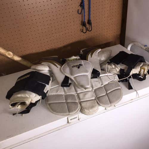 Vaughn Epic 8400 Goalie Chest Protector Intermediate Medium *Price Very Negotiable*