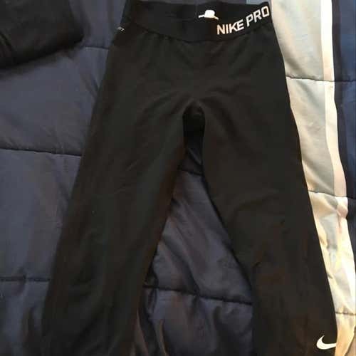 Women’s 3/4 Nike Leggings (SMALL)