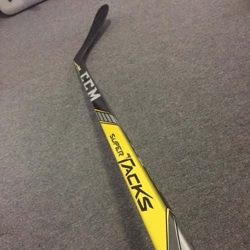 CCM Super Tacks Stick RH 85 Flex P-90 Curve Grip