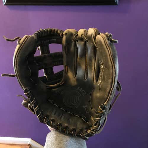 Wilson A2355 Right Hand Throw Fielders Flove