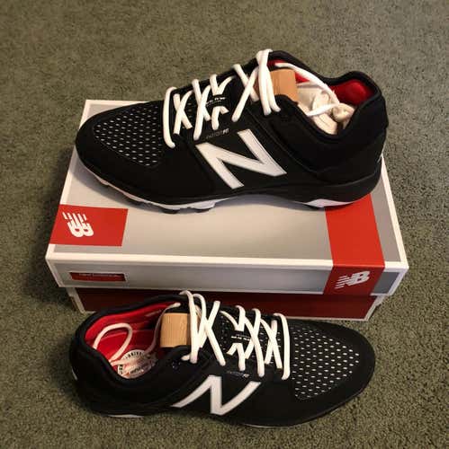 (NEW) New Balance Mold Cleats