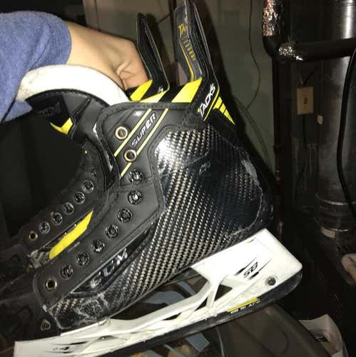 CCM SUPERTACKS SKATES SIZE 9.5 EE