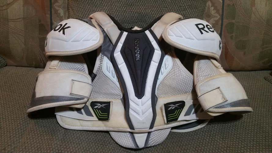 Reebok Kinetic Fit 20K Pro Shoulder Pads Senior Small