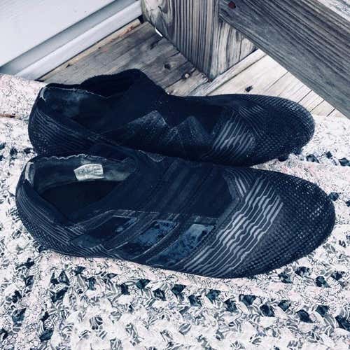 Nemeziz Laceless