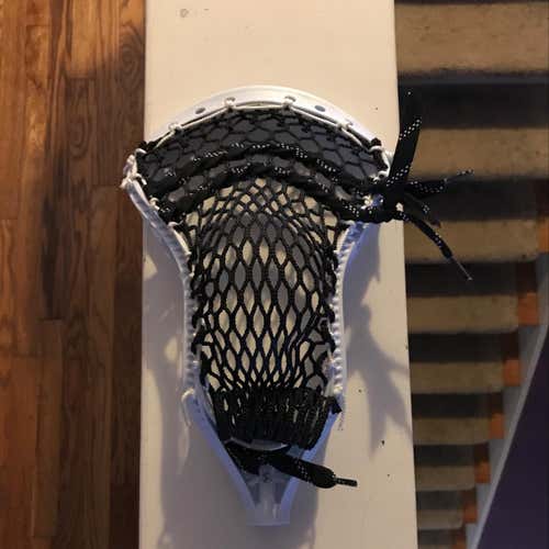 StringKing Mark 2V Midfielder Head Strung With 3s Semi-soft Mesh And String Kit.