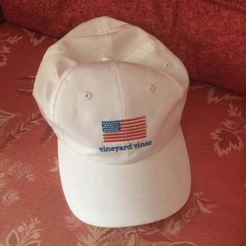 Like New White Men’s / Women’s Vineyard Vines America Hat