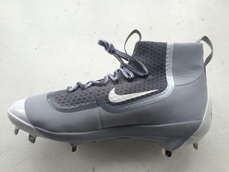 New Nike Huarache Metal Cleats. Size 9