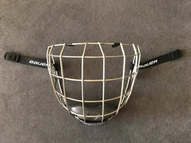 Bauer Re-Akt Titanium Facemask