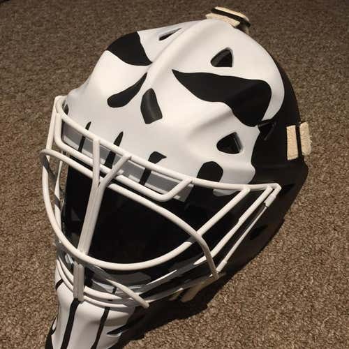 Bauer 9600 Custom Punisher Mask