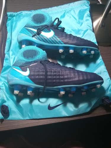New Nike Magista Obra Size 7.5 Play Ice Pack