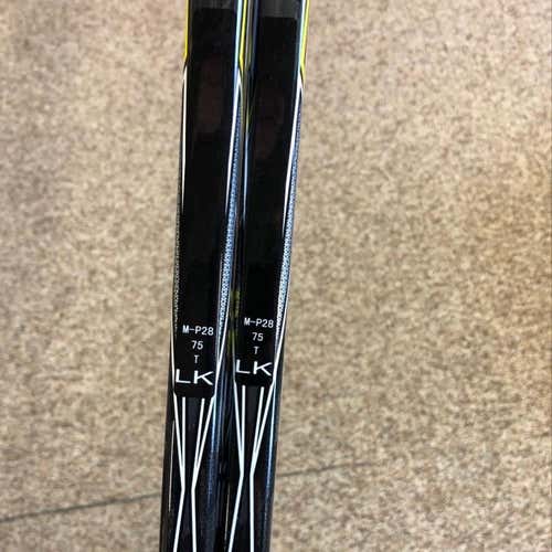 Pro stock Ccm Super Tacks 2.0 RH P28 75 Flex Grip
