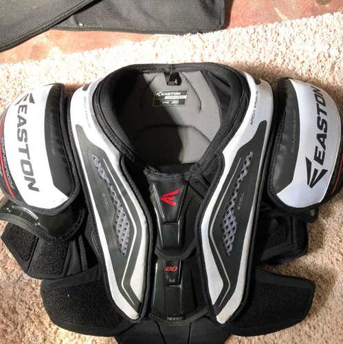 Easton Synergy 80 Shoulder Pads Men’s Medium